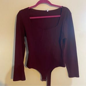 XL, burgundy ribbed bodysuit never worn !